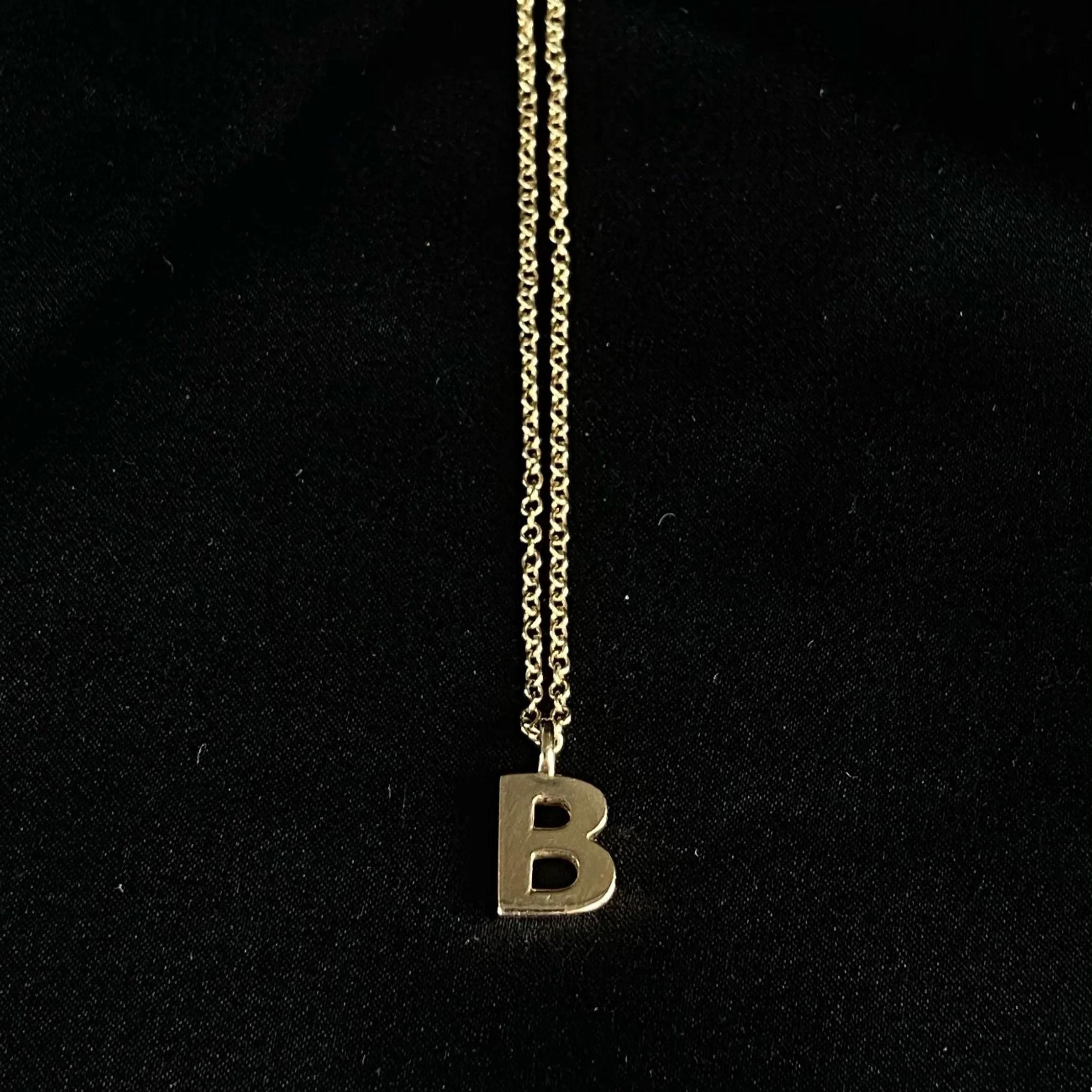 BOLD UPPERCASE INITIAL NECKLACE