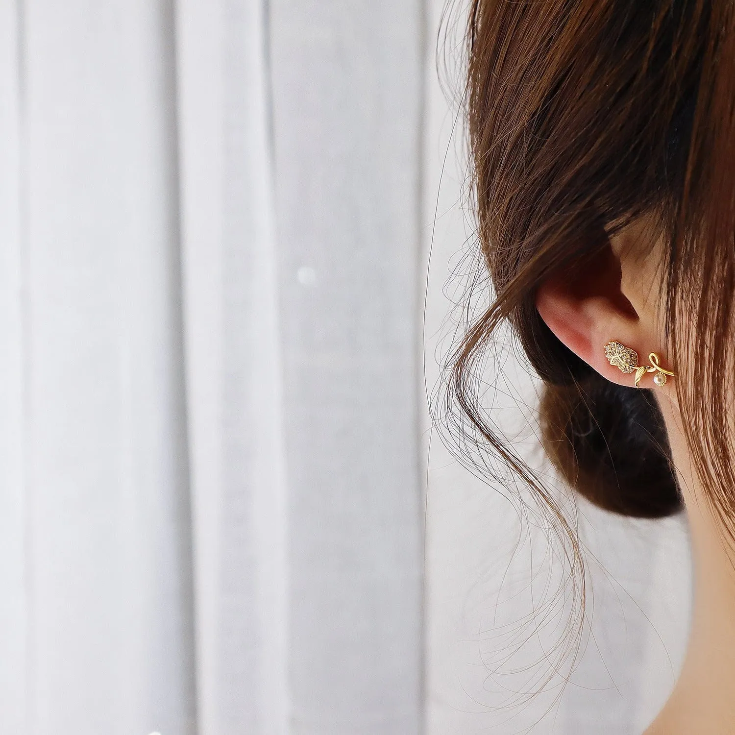 Chic Pearl Tulip Earrings