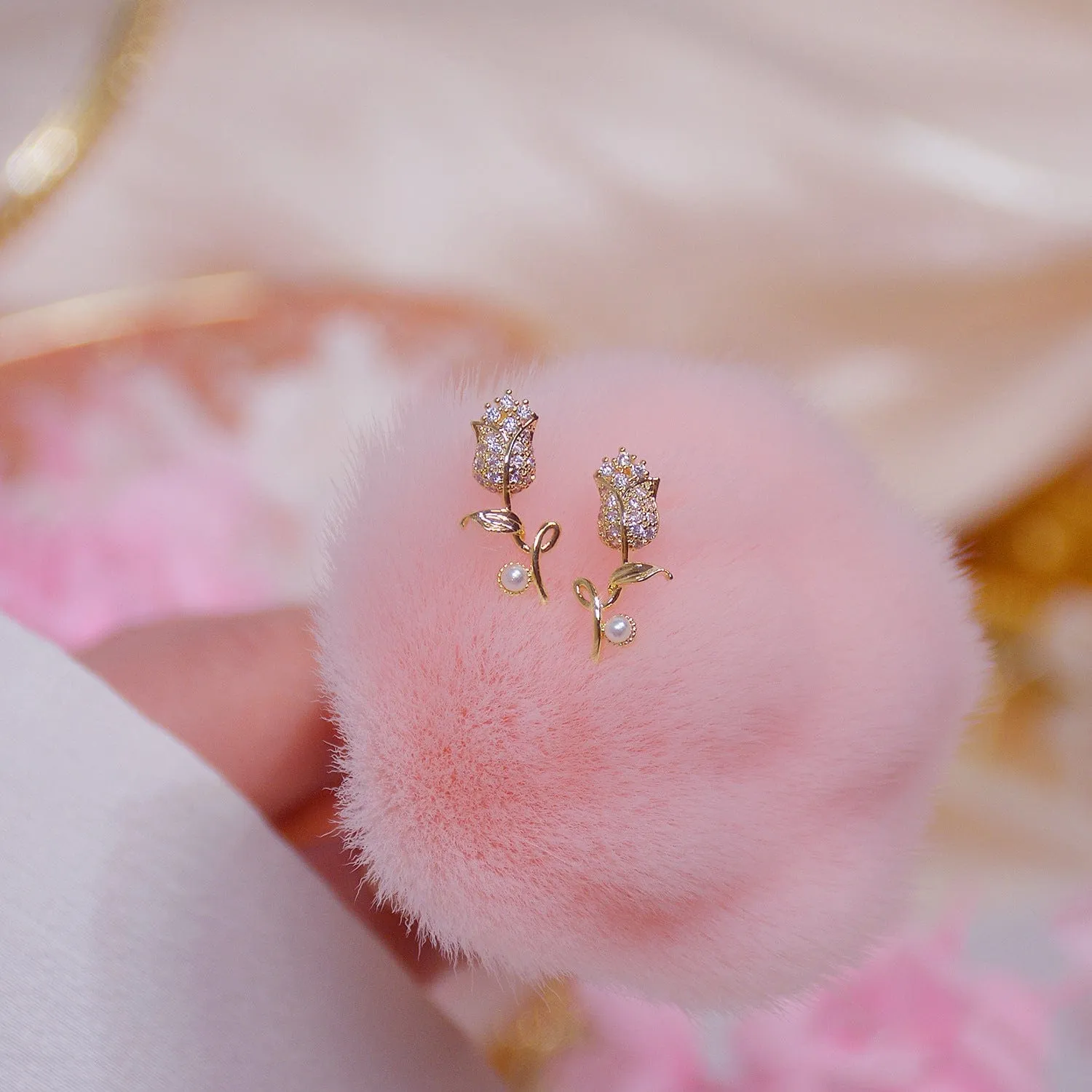 Chic Pearl Tulip Earrings