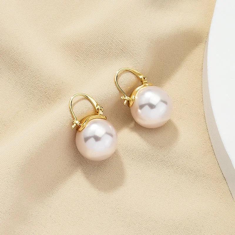 French Chic Pearl Earrings - Elegant Vienna Verve Collection