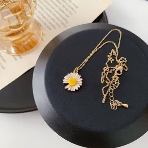 Gold-Plated Daisy Flower Pendant Necklace – Cheerful and Minimalist Floral Jewelry-jltn0514