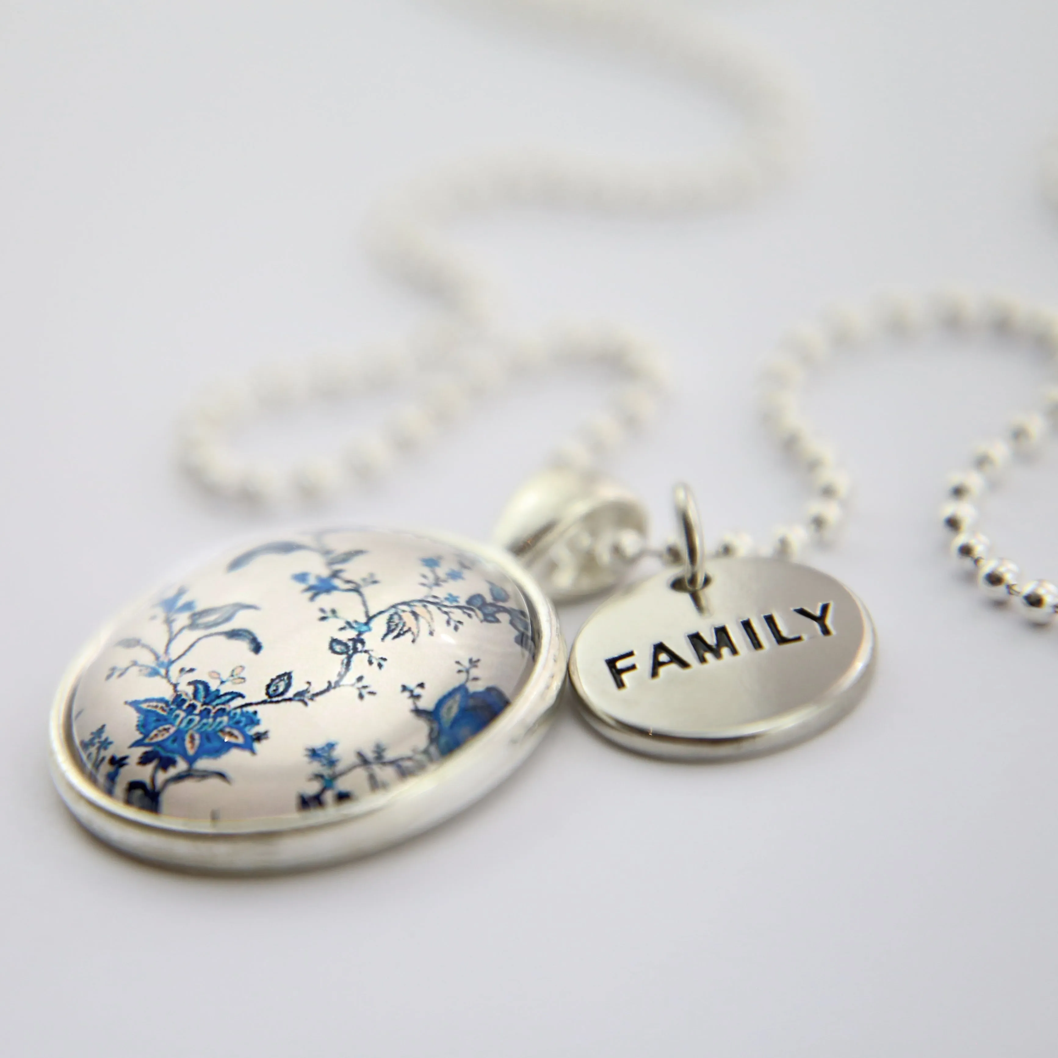 Heart & Soul - Bright Silver 'FAMILY' Necklace - DiVine (10961)