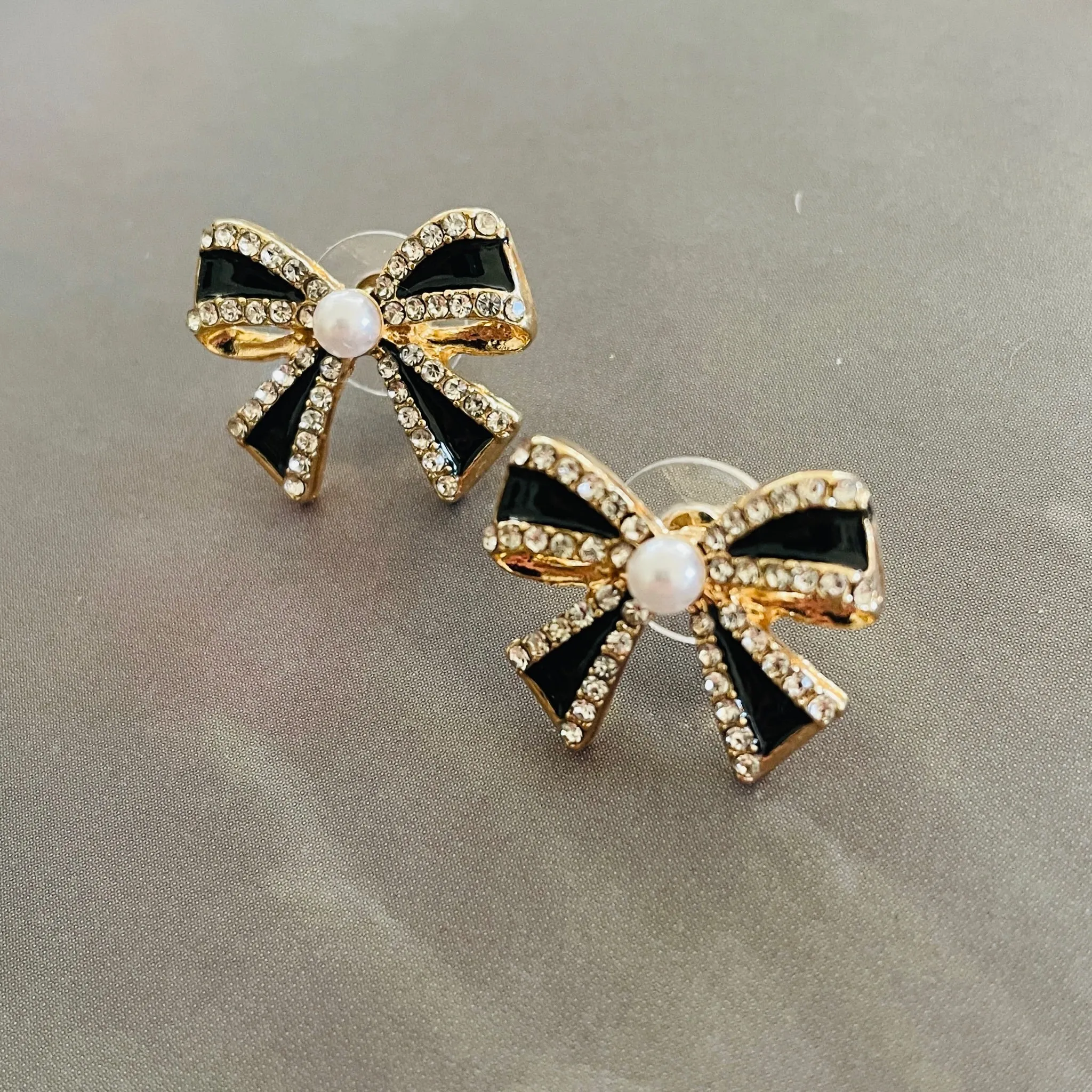 Little Bow Pearl Earrings - Christmas Special