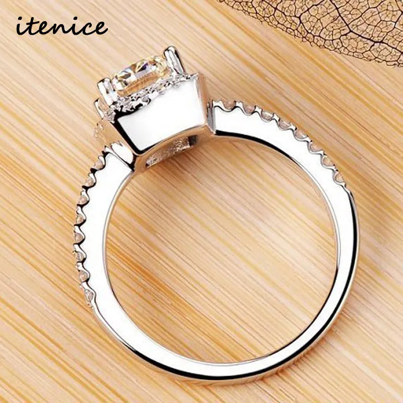 Luxurious 2 ct Rings Female Ring Bijoux Newest White Zinc Alloy 4 Prong Zirconia Crystal Wedding Engagement Rings For Women