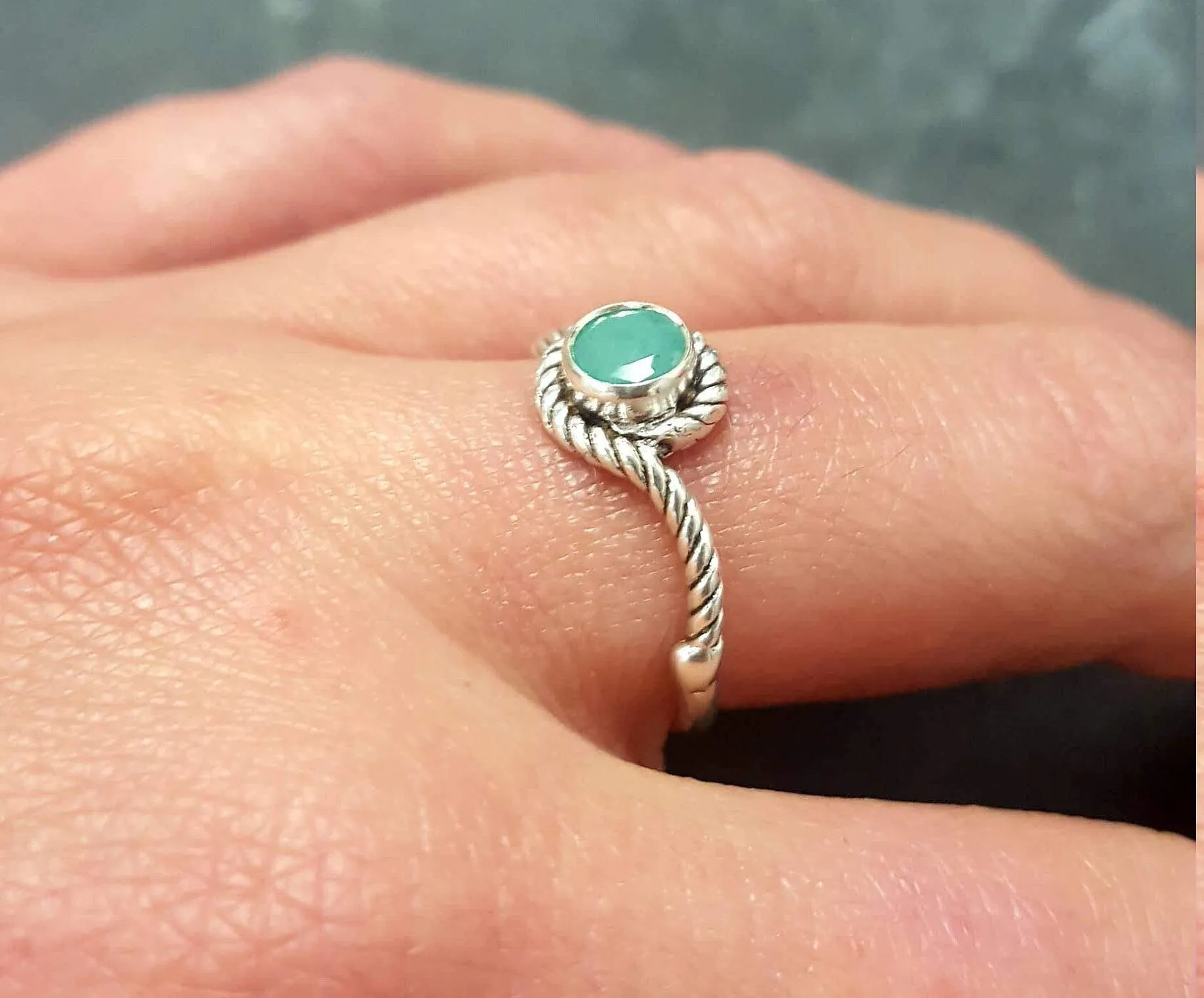 Natural Emerald Ring - Green Rope Ring - Vintage Round Ring