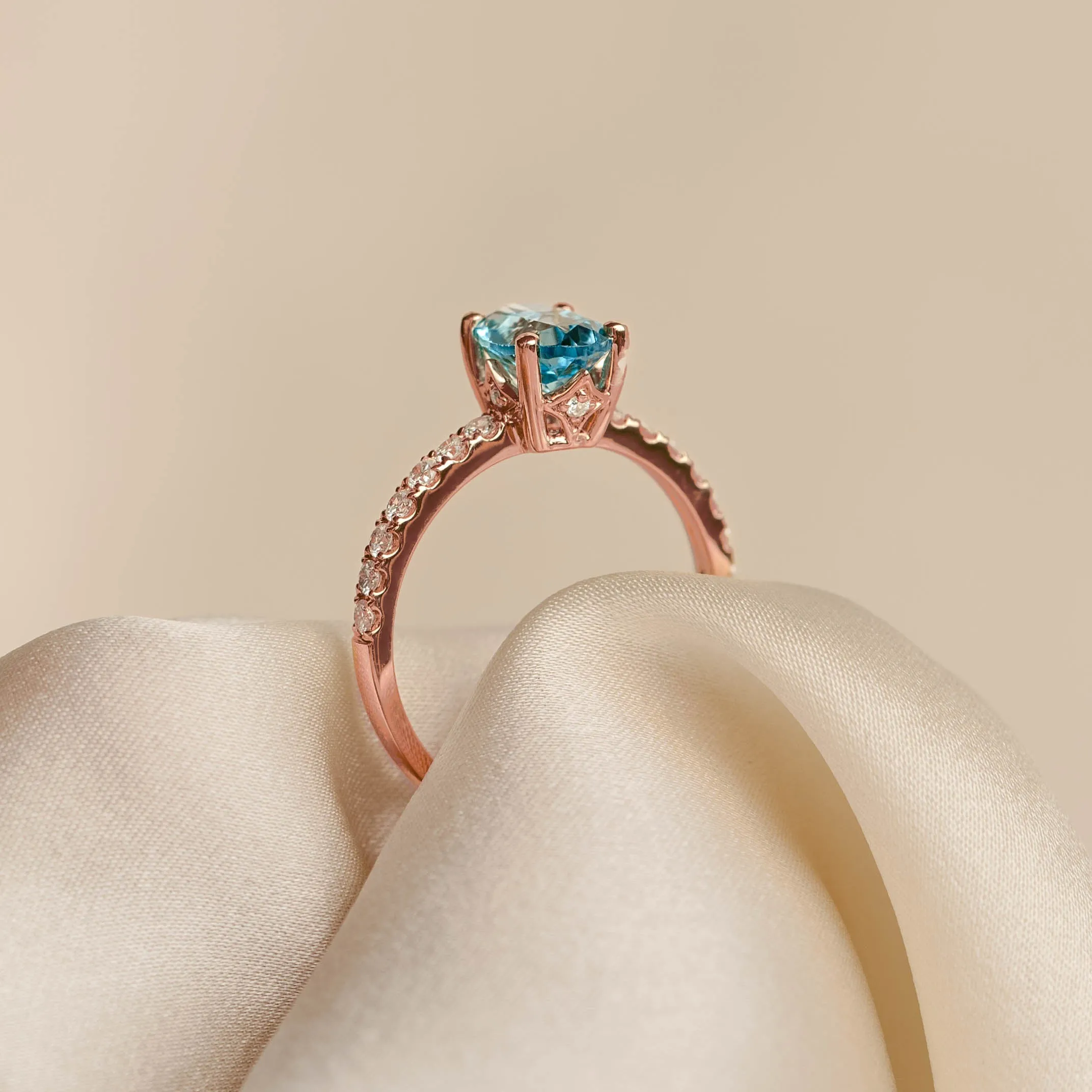 Oval Swiss Blue Topaz and Diamond Ring Rose Gold - Minette