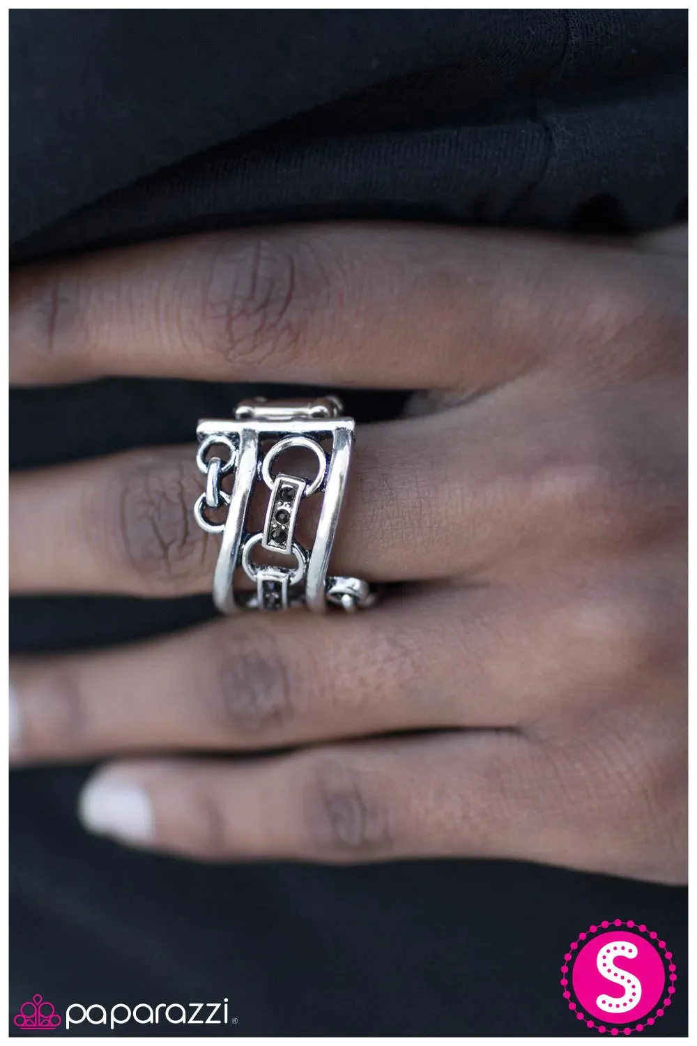 Paparazzi Ring ~ Make Me Sway - Black