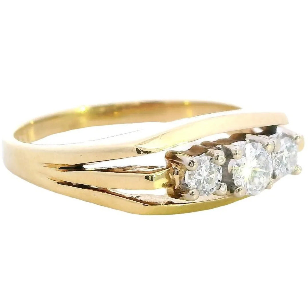 Timeless Sophistication Luxurious 18ct Yellow and White Gold Diamond Ring!