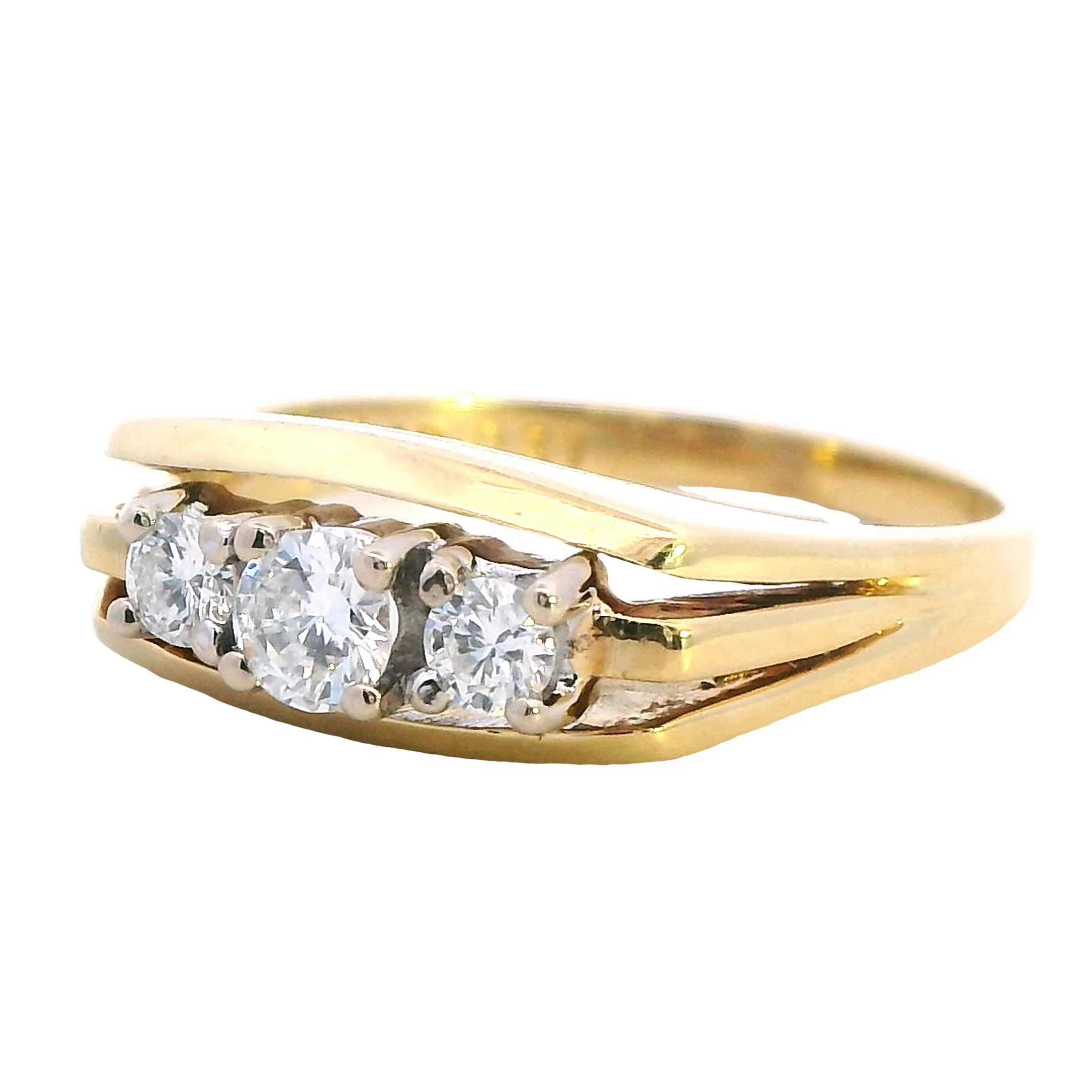 Timeless Sophistication Luxurious 18ct Yellow and White Gold Diamond Ring!