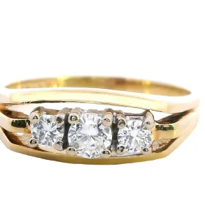 Timeless Sophistication Luxurious 18ct Yellow and White Gold Diamond Ring!