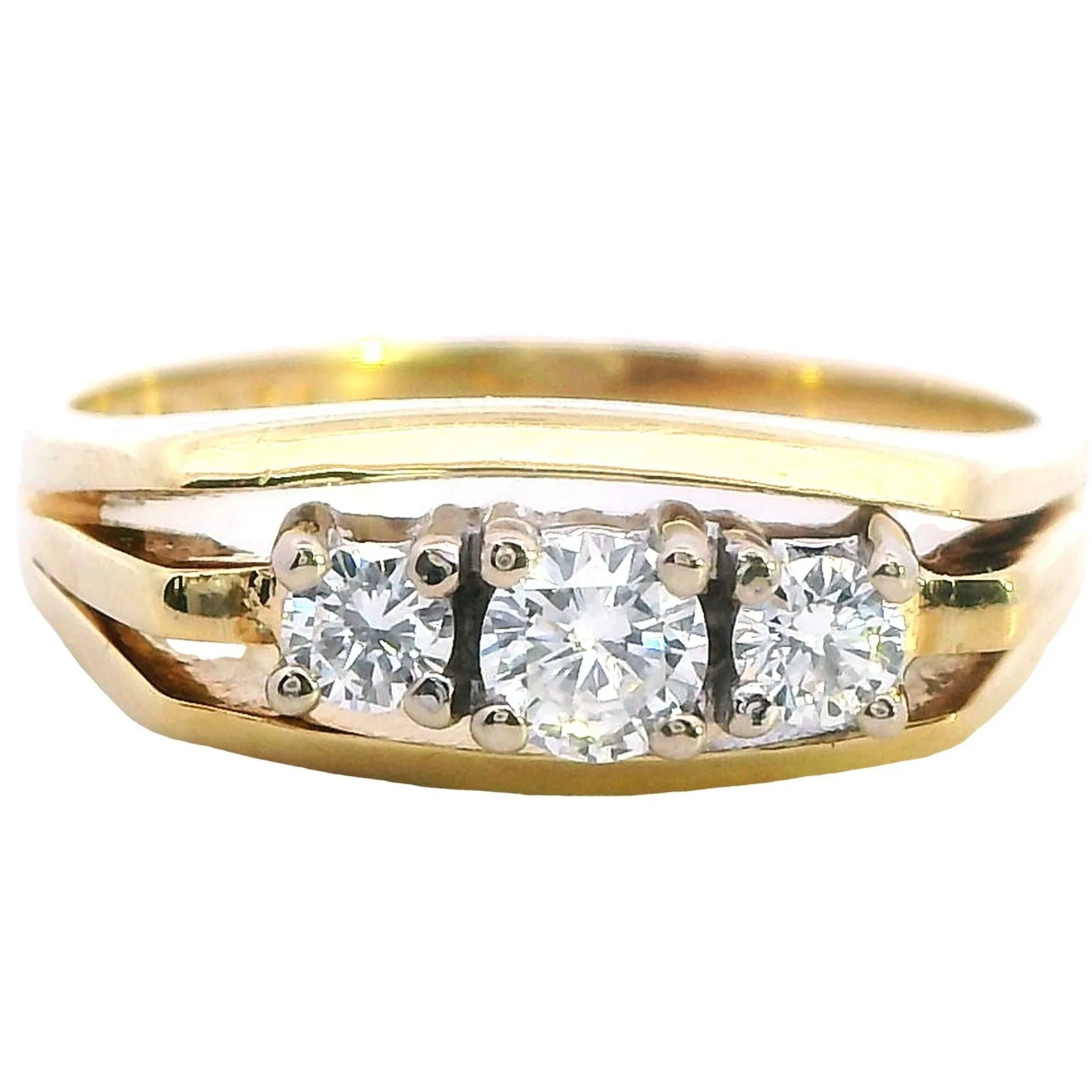 Timeless Sophistication Luxurious 18ct Yellow and White Gold Diamond Ring!