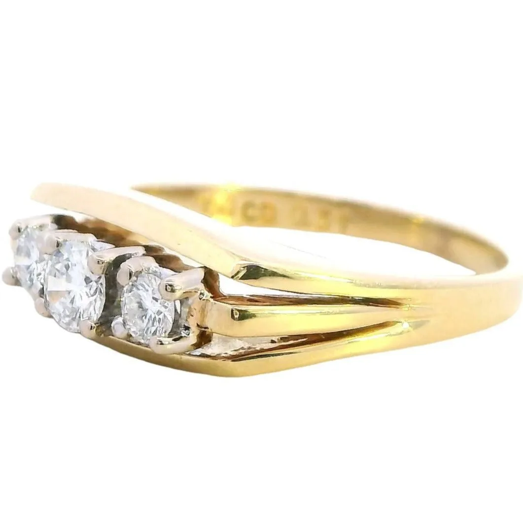 Timeless Sophistication Luxurious 18ct Yellow and White Gold Diamond Ring!