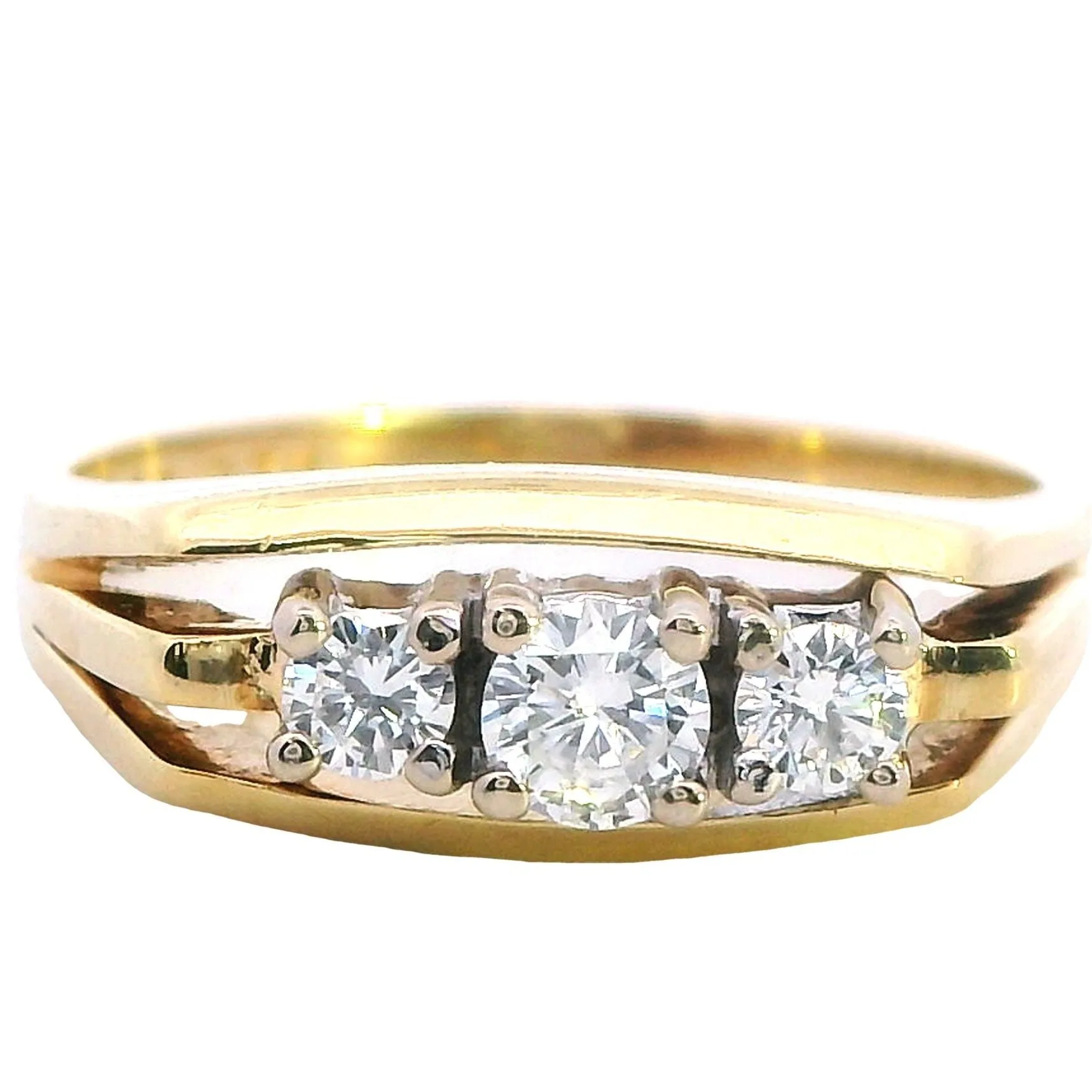 Timeless Sophistication Luxurious 18ct Yellow and White Gold Diamond Ring!