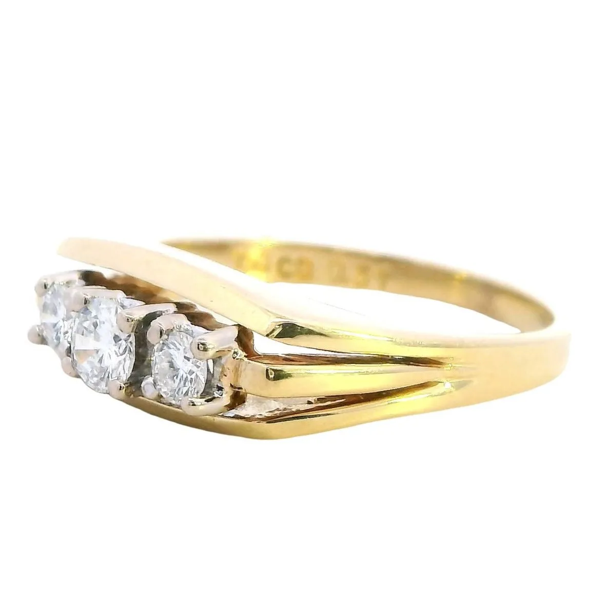 Timeless Sophistication Luxurious 18ct Yellow and White Gold Diamond Ring!