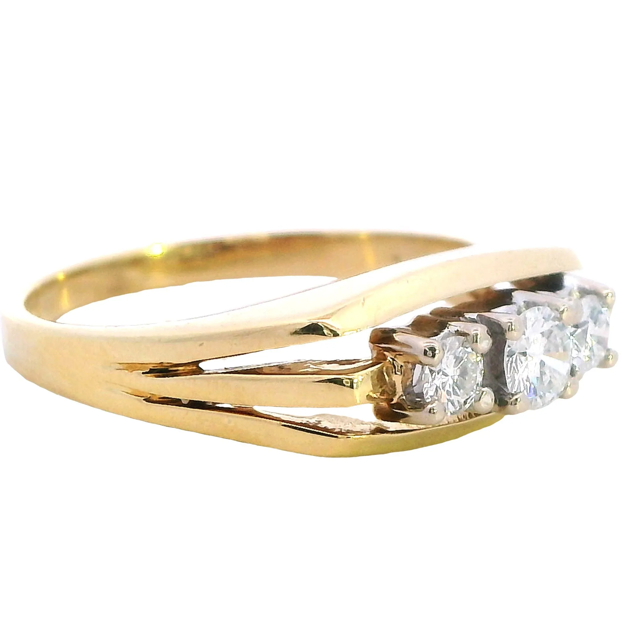 Timeless Sophistication Luxurious 18ct Yellow and White Gold Diamond Ring!