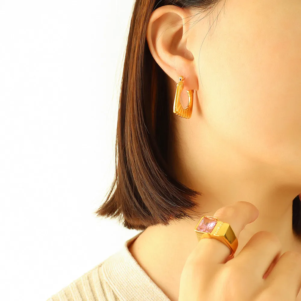 Vintage Chic U-Shaped Earrings with Gold-Plated Buckle